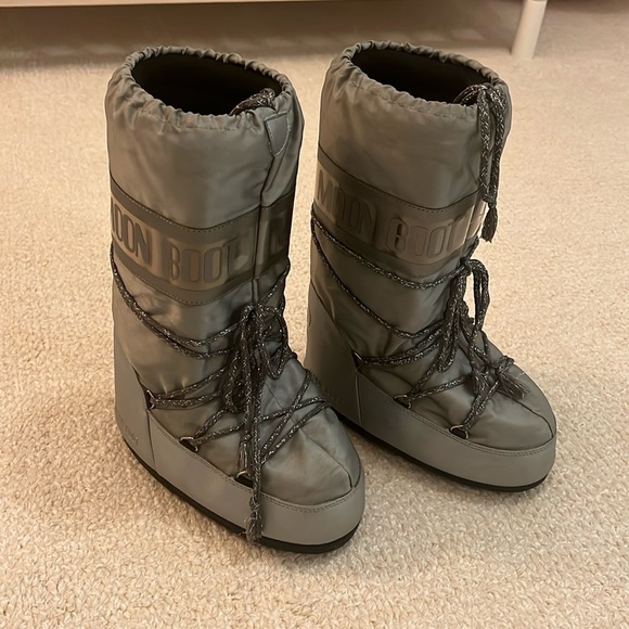Moon Boot Shoes - The Original Moon Boot in Silver